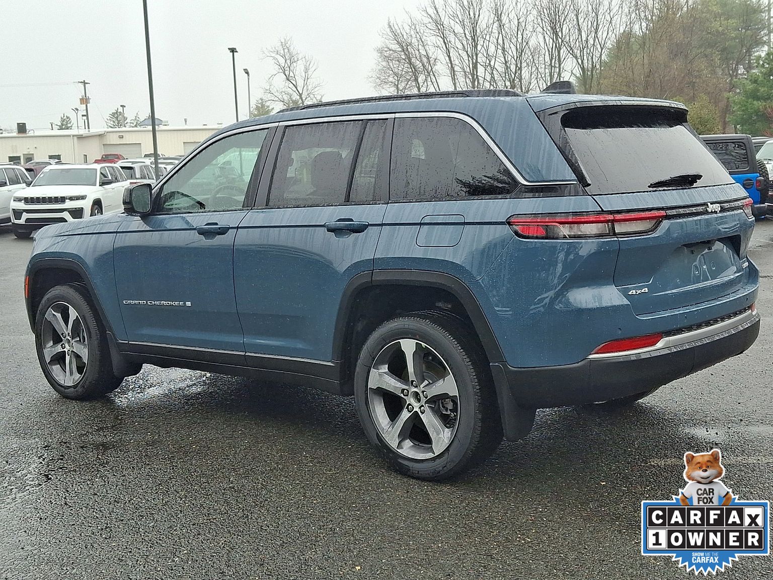 View vehicle photo 4