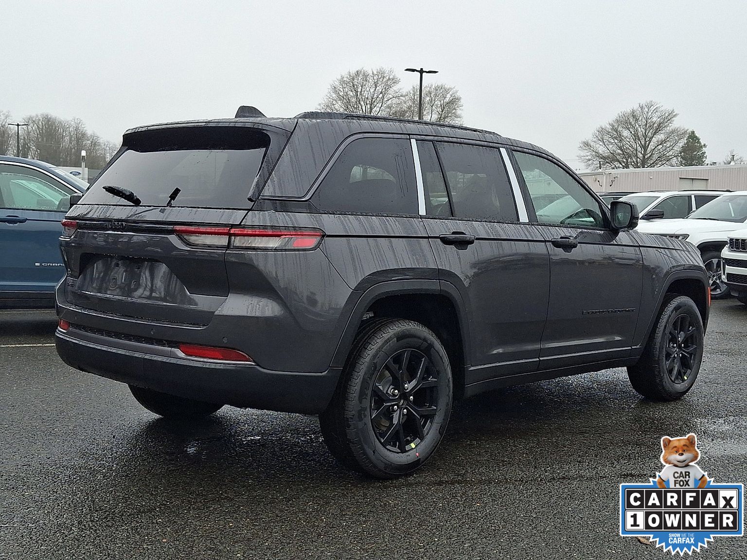 View vehicle photo 3