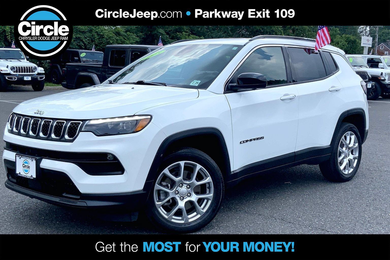 Bright White Clearcoat 2023 Jeep Compass SUV / Crossover Four-Wheel Drive 8-Speed Automatic