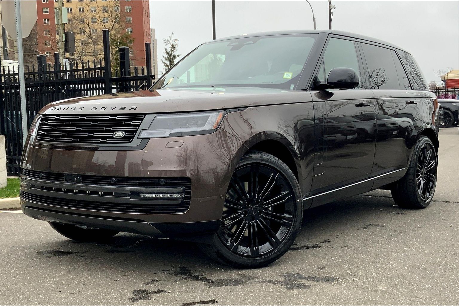 Tourmaline Brown SV Bespoke Ultra Metallic Gloss 2026 Land Rover Range Rover P400 SE LWB AWD SUV / Crossover All-Wheel Drive 8-Speed Automatic