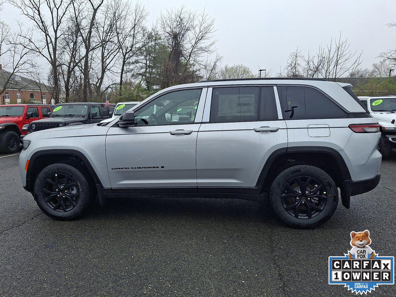 View vehicle photo 5