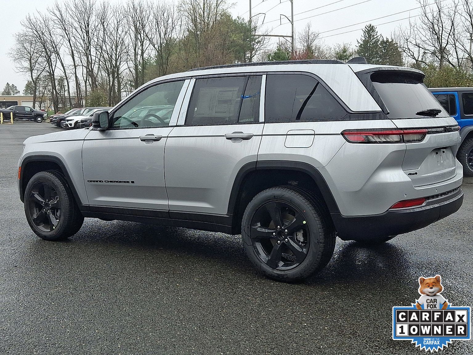 View vehicle photo 4