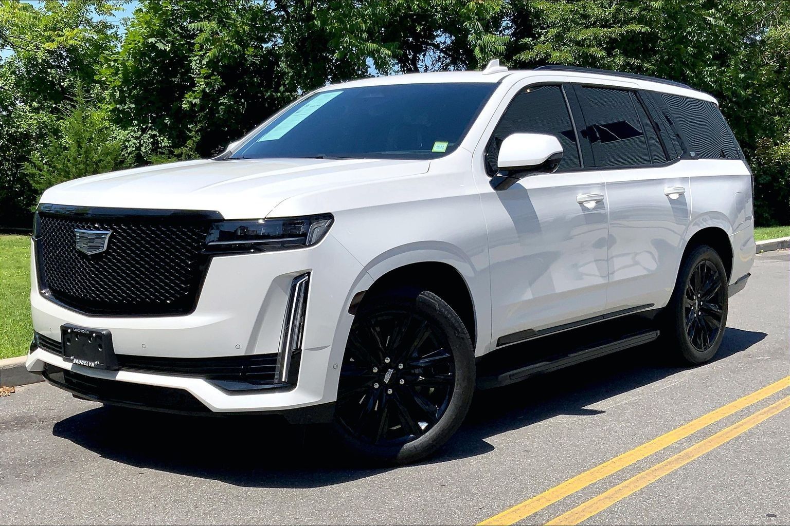 Crystal White Tricoat 2024 Cadillac Escalade SUV / Crossover Four-Wheel Drive Automatic