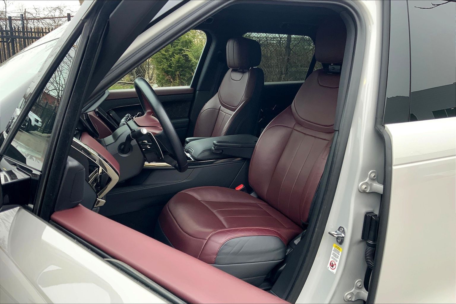 View vehicle photo 7