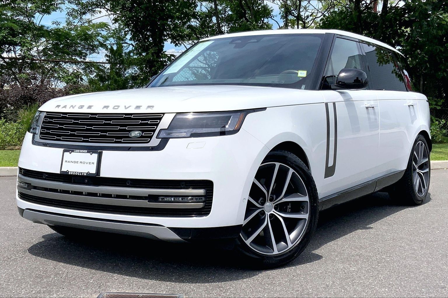 Fuji White 2025 Land Rover Range Rover SUV / Crossover All-Wheel Drive 8-Speed Automatic