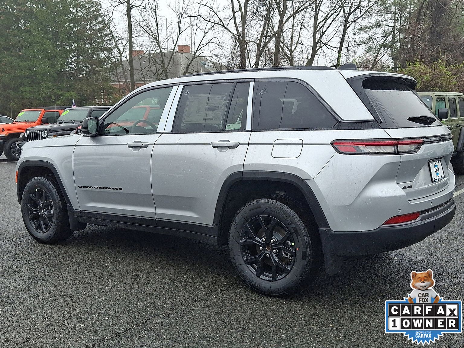 View vehicle photo 4