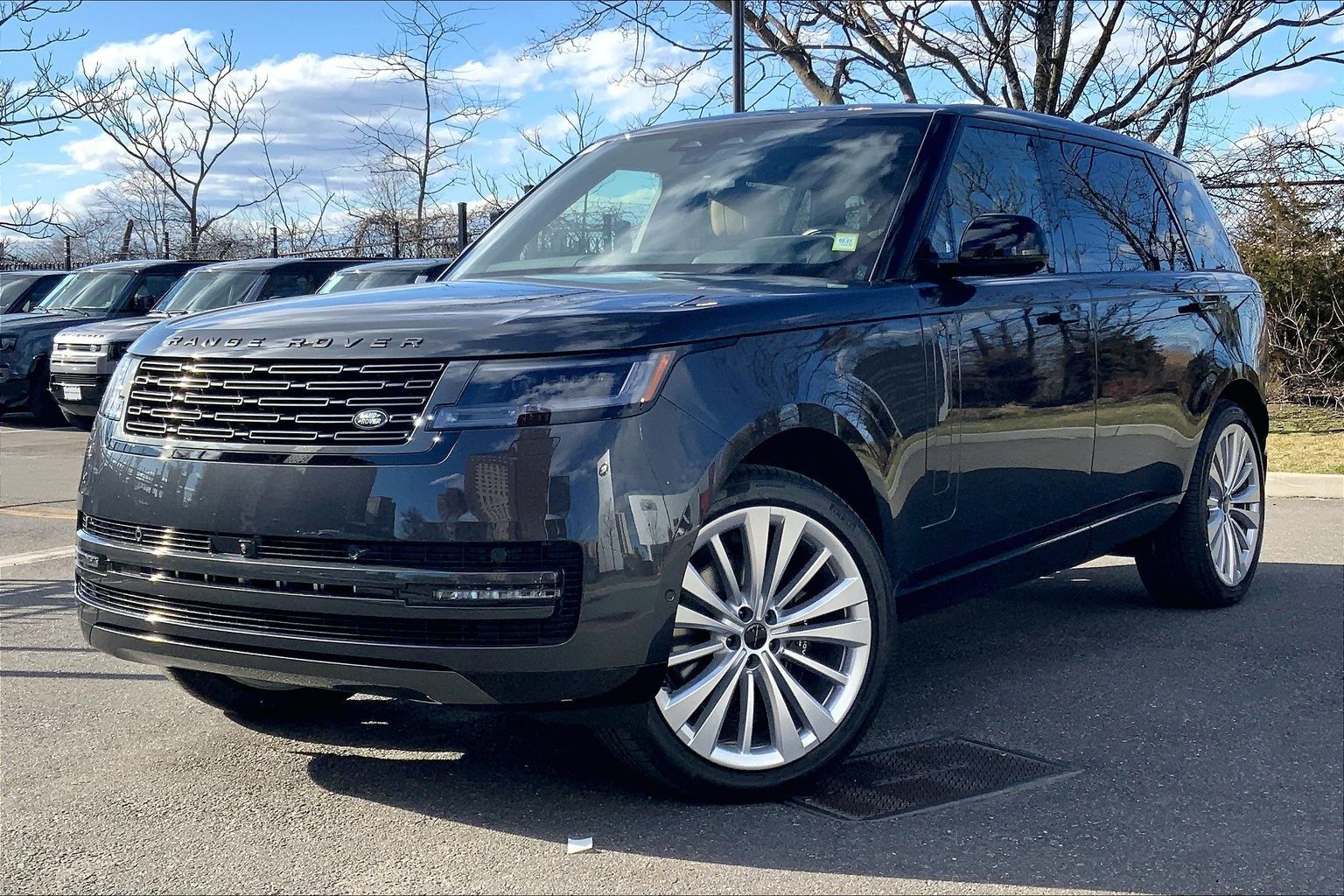 2026 Land Rover Range Rover P400 SE LWB AWD