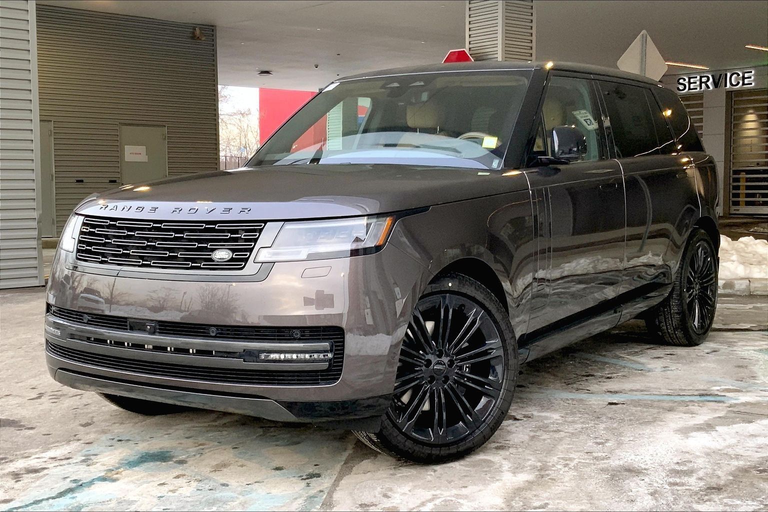 2026 Land Rover Range Rover P400 SE LWB AWD