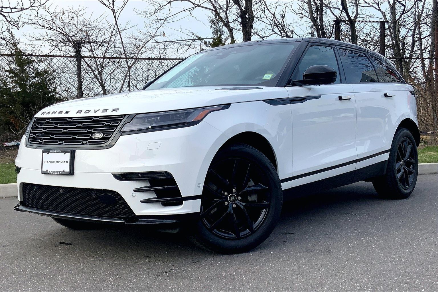 Fuji White 2026 Land Rover Range Rover Velar P250 Dynamic SE AWD SUV / Crossover All-Wheel Drive 8-Speed Automatic