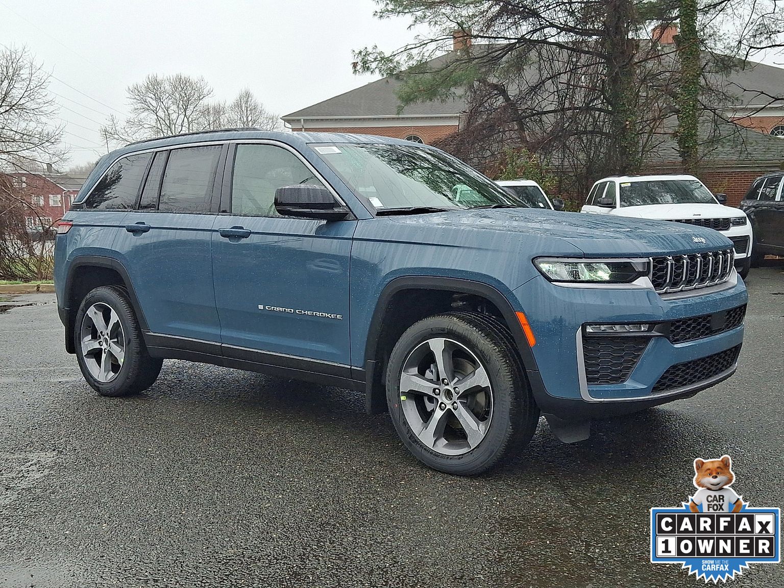 View vehicle photo 2