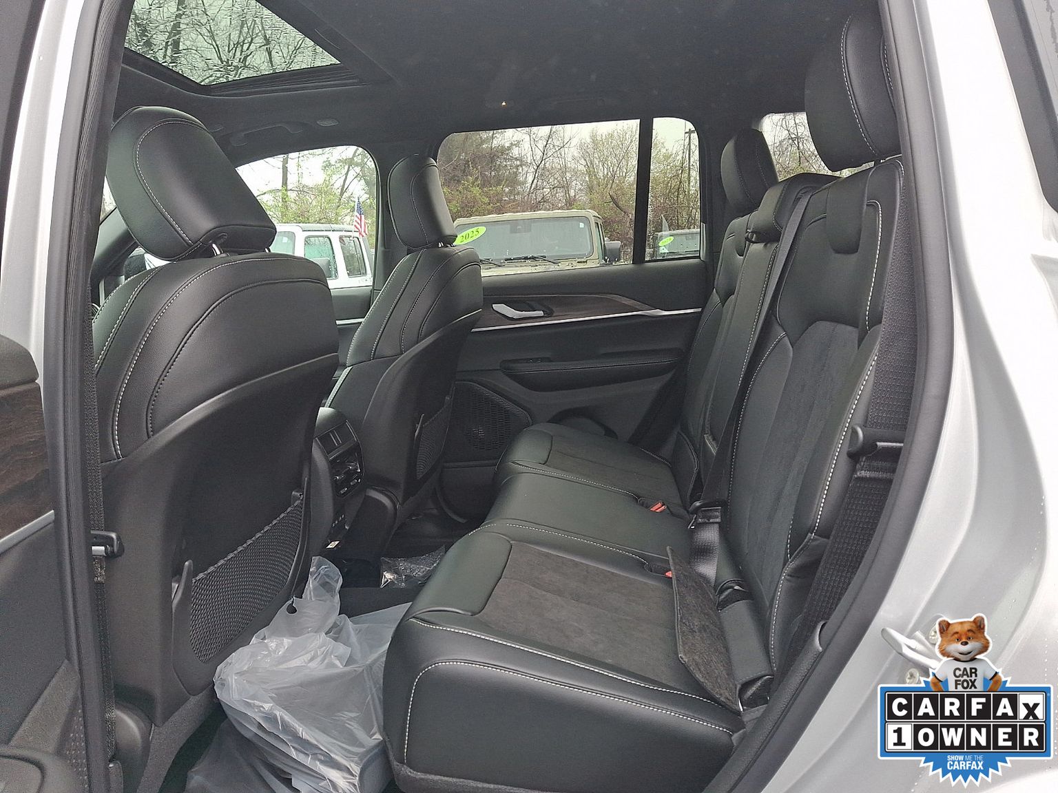 View vehicle photo 7