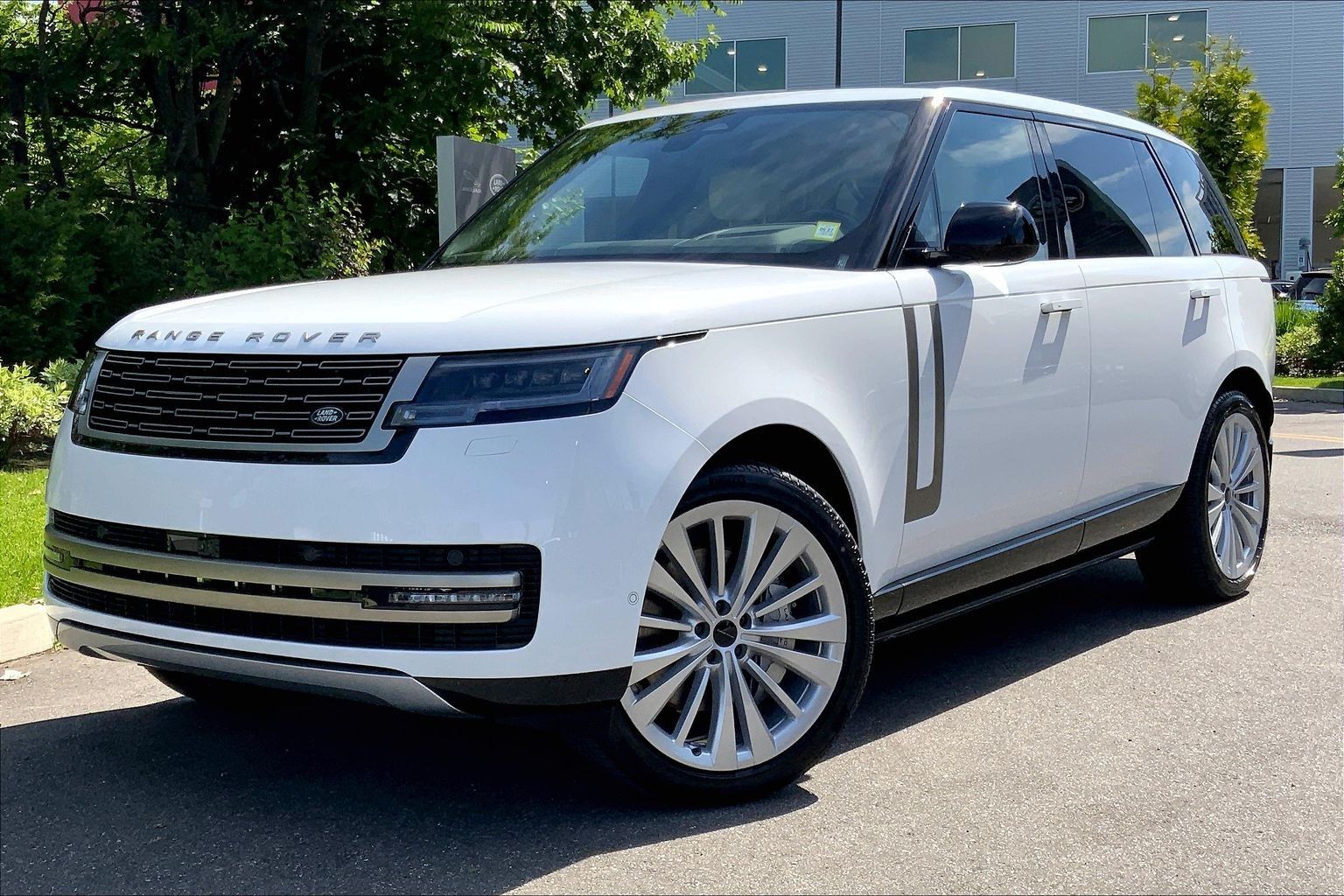 Fuji White 2026 Land Rover Range Rover P530 SE LWB AWD SUV / Crossover All-Wheel Drive 8-Speed Automatic
