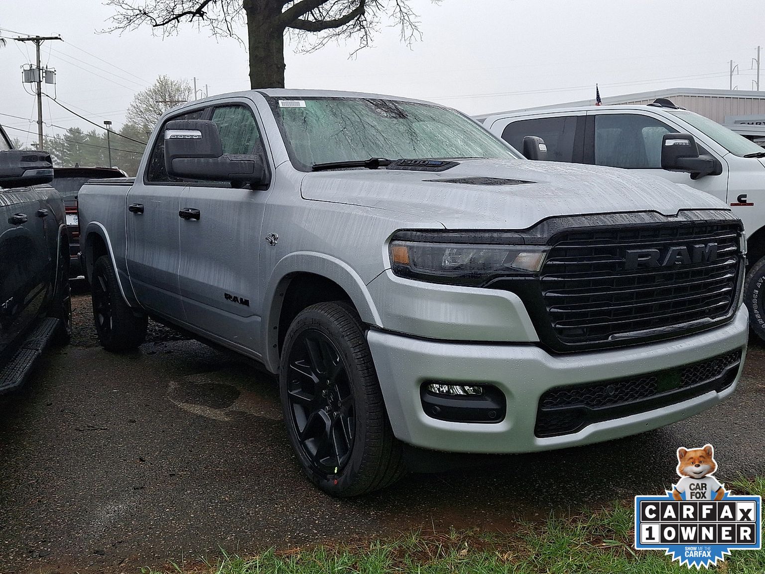 View vehicle photo 3