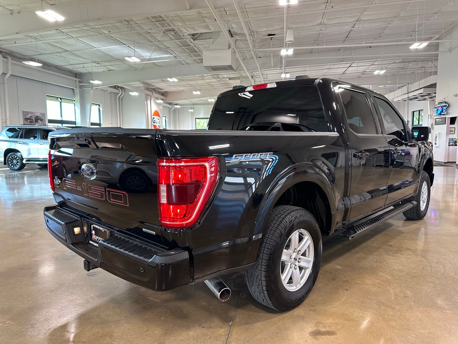 View vehicle photo 7