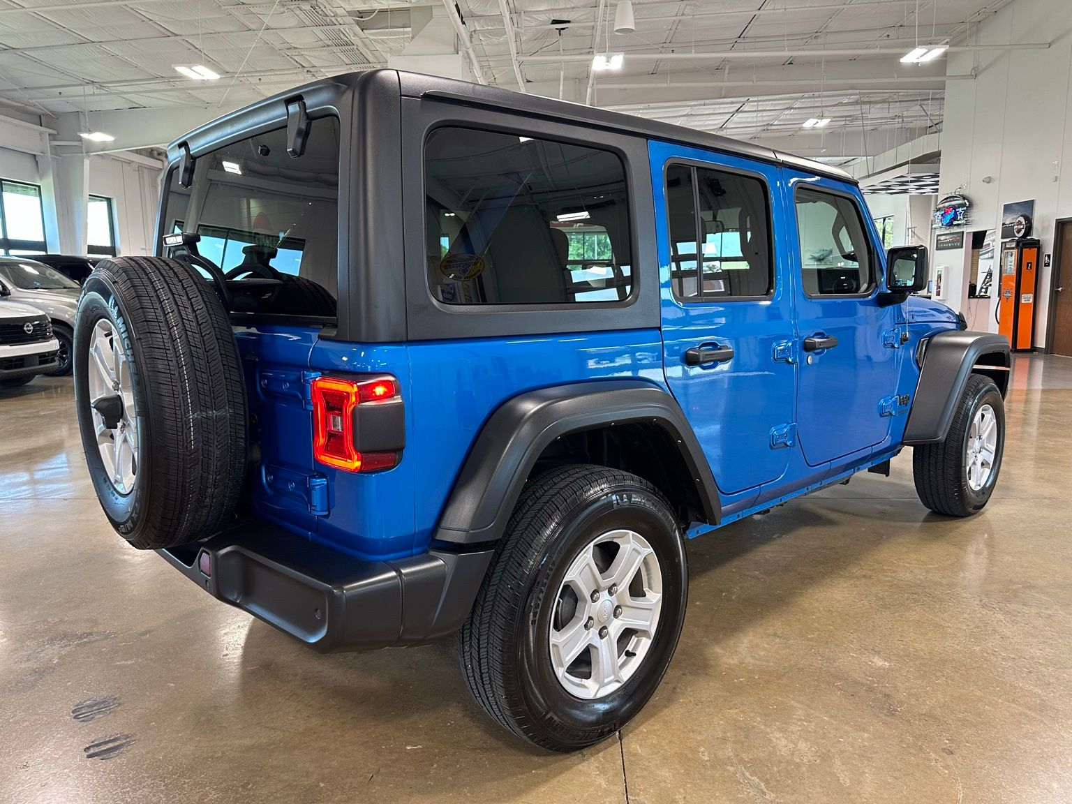 View vehicle photo 7