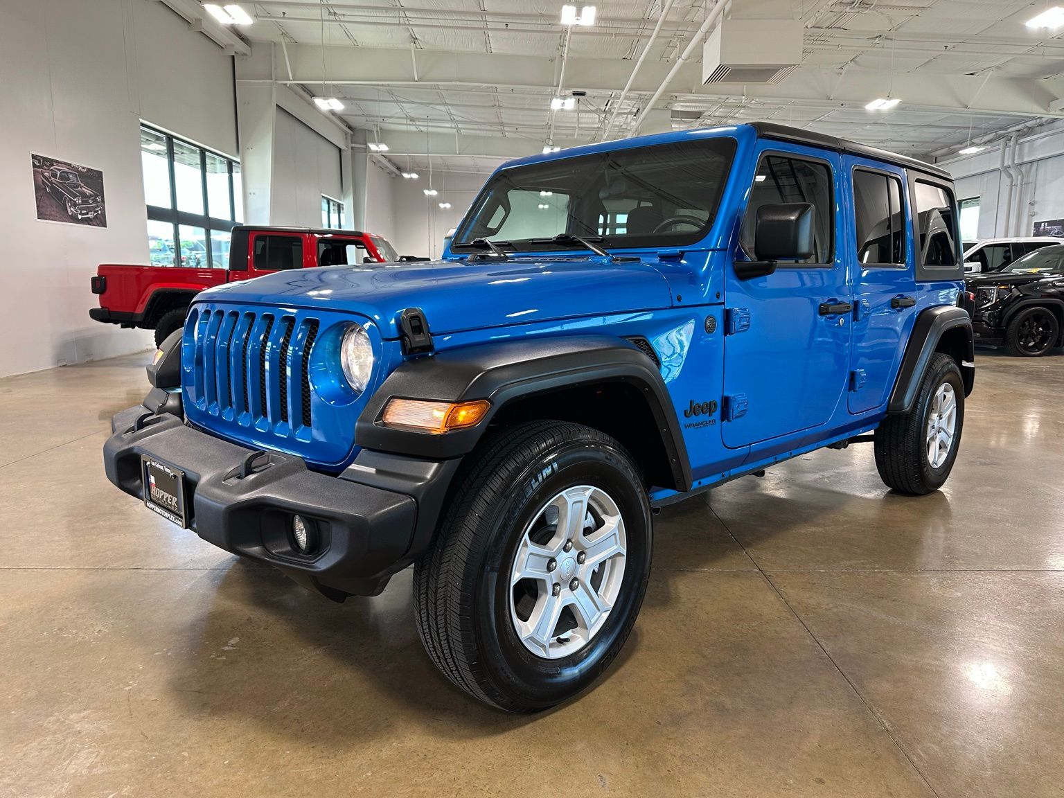 View vehicle photo 3