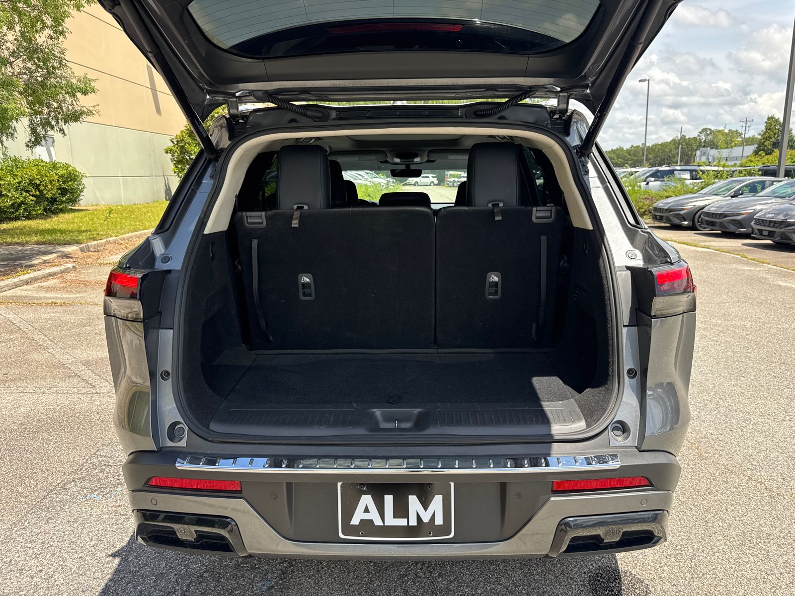 Used 2024 Gray INFINITI LUXE image 18