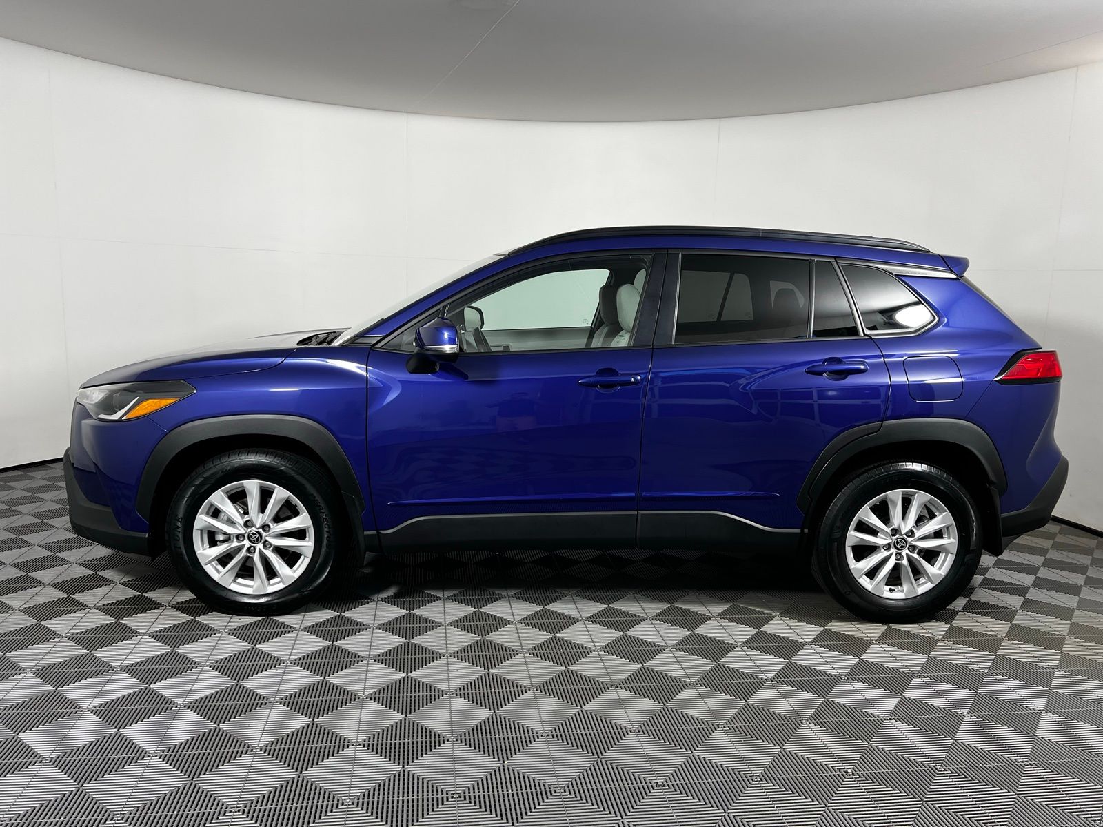 Thumbnail: 2023 Toyota Corolla Cross - 8