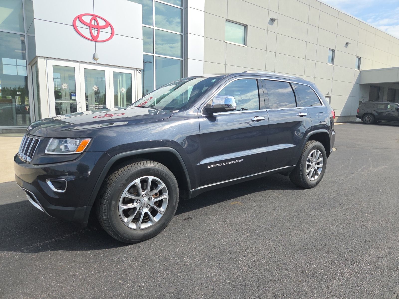 used 2015 Jeep Grand Cherokee car, priced at $12,842