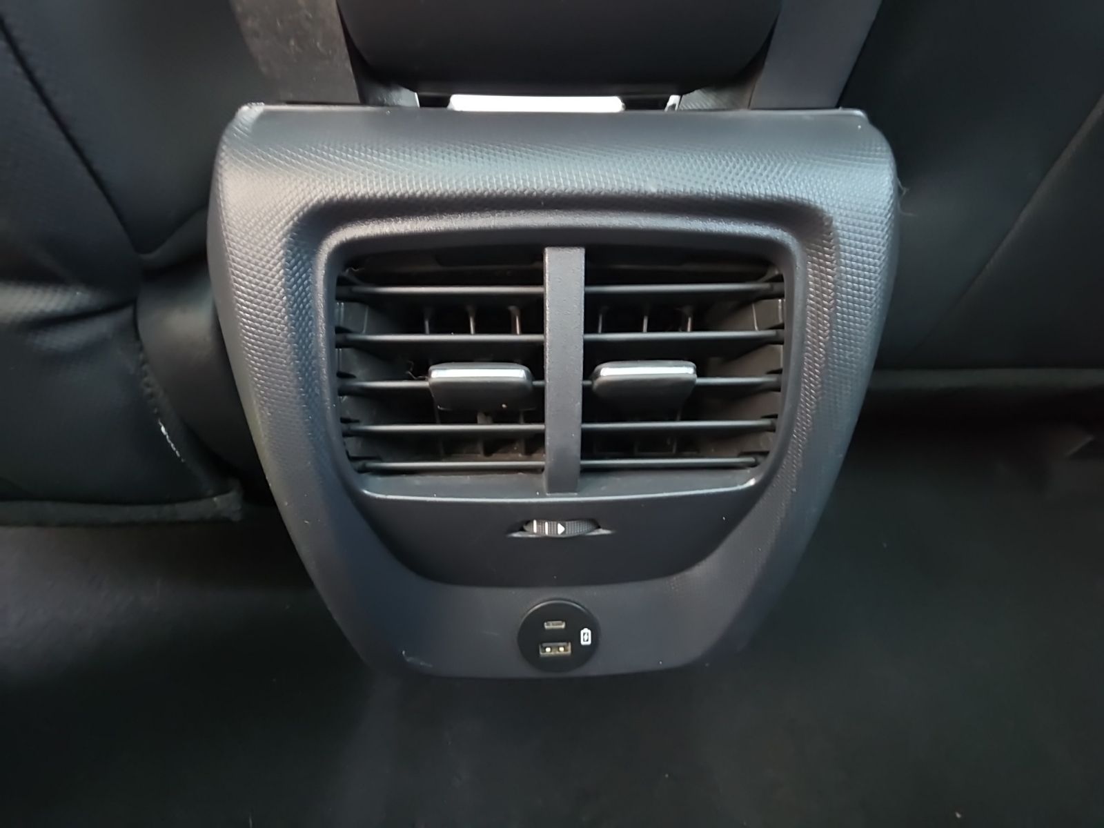 Used 2023 Orange Ford Premium image 27