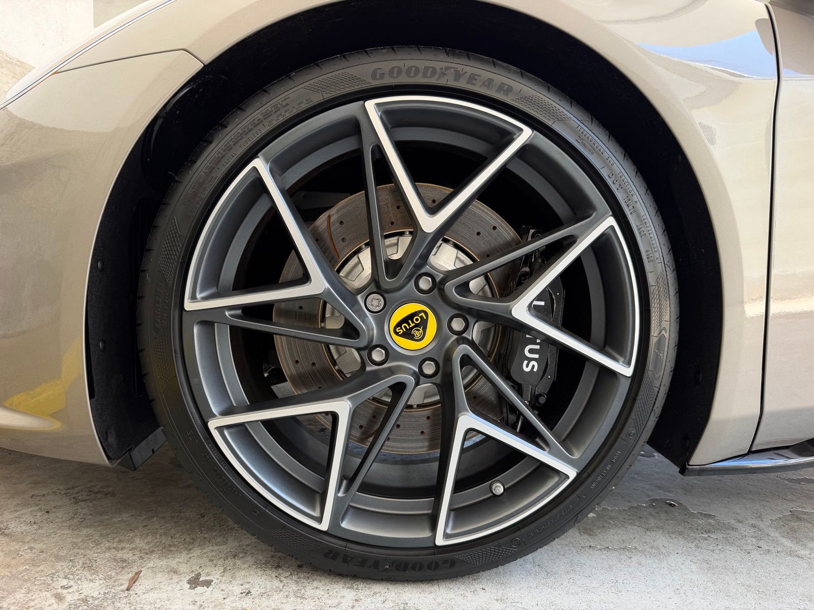 2026 Lotus Emira - Photo 18