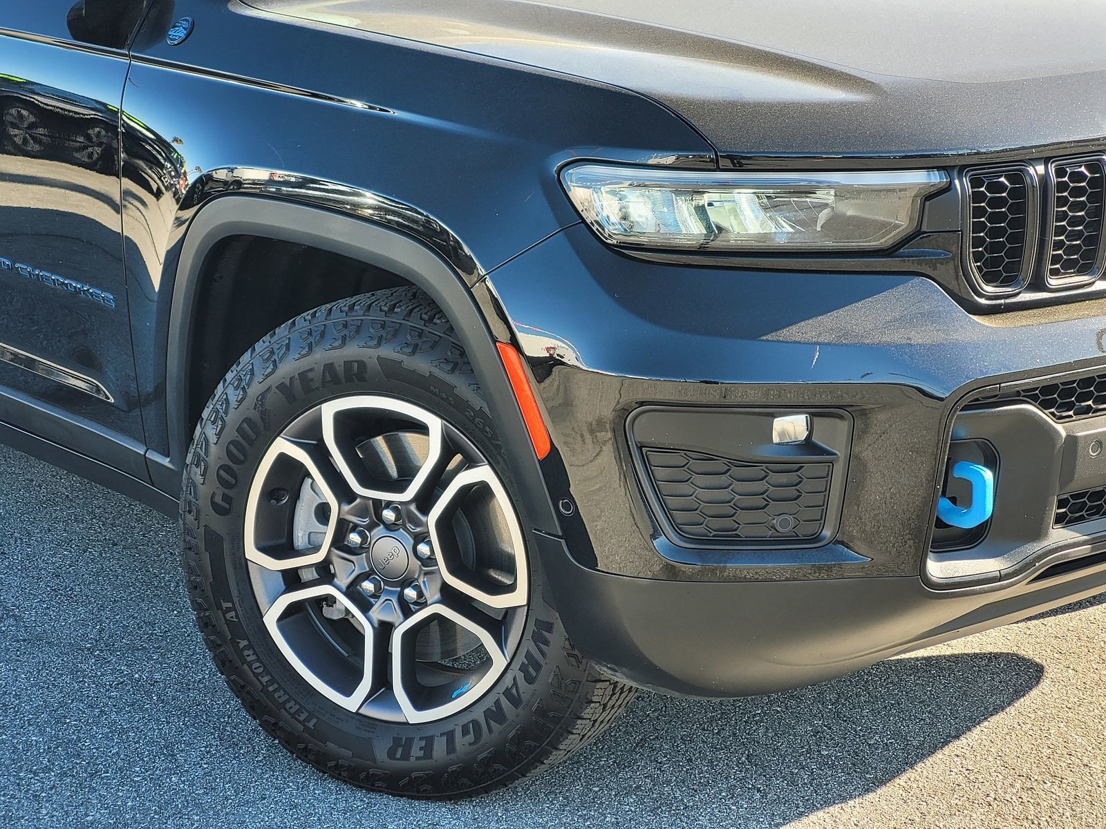 Used 2023 Black Jeep Trailhawk 4xe image 3