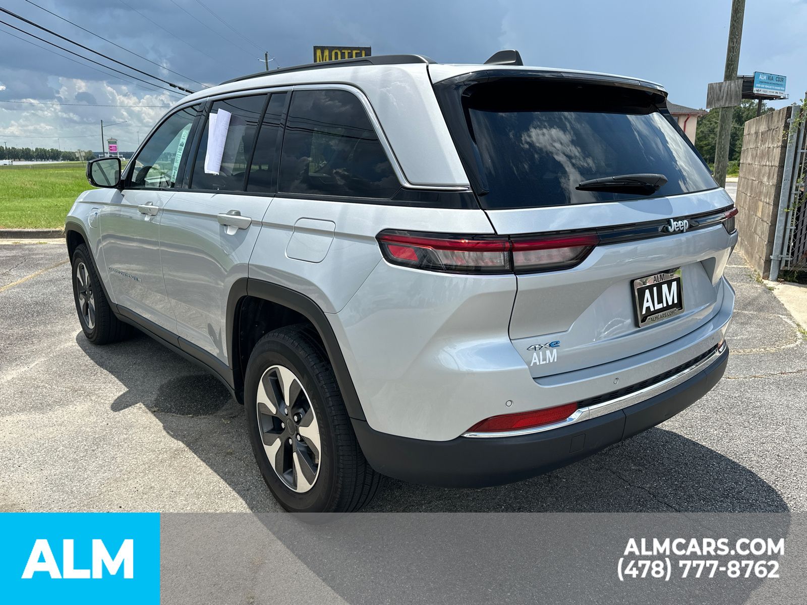 Used 2024 Silver Jeep 4xe image 8