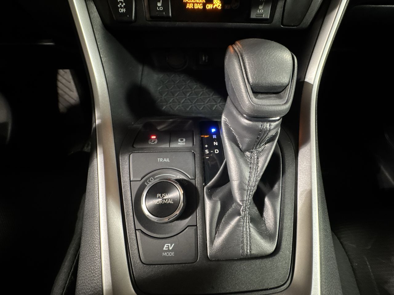 2019 Toyota RAV4 Hybrid XLE photo 23