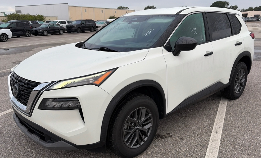 View vehicle photo 3