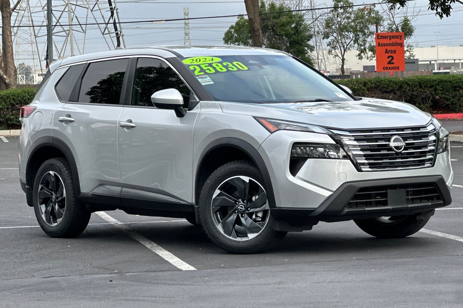 Brilliant Silver Metallic 2024 Nissan Rogue SV FWD SUV / Crossover Front-Wheel Drive Continuously Variable Transmission