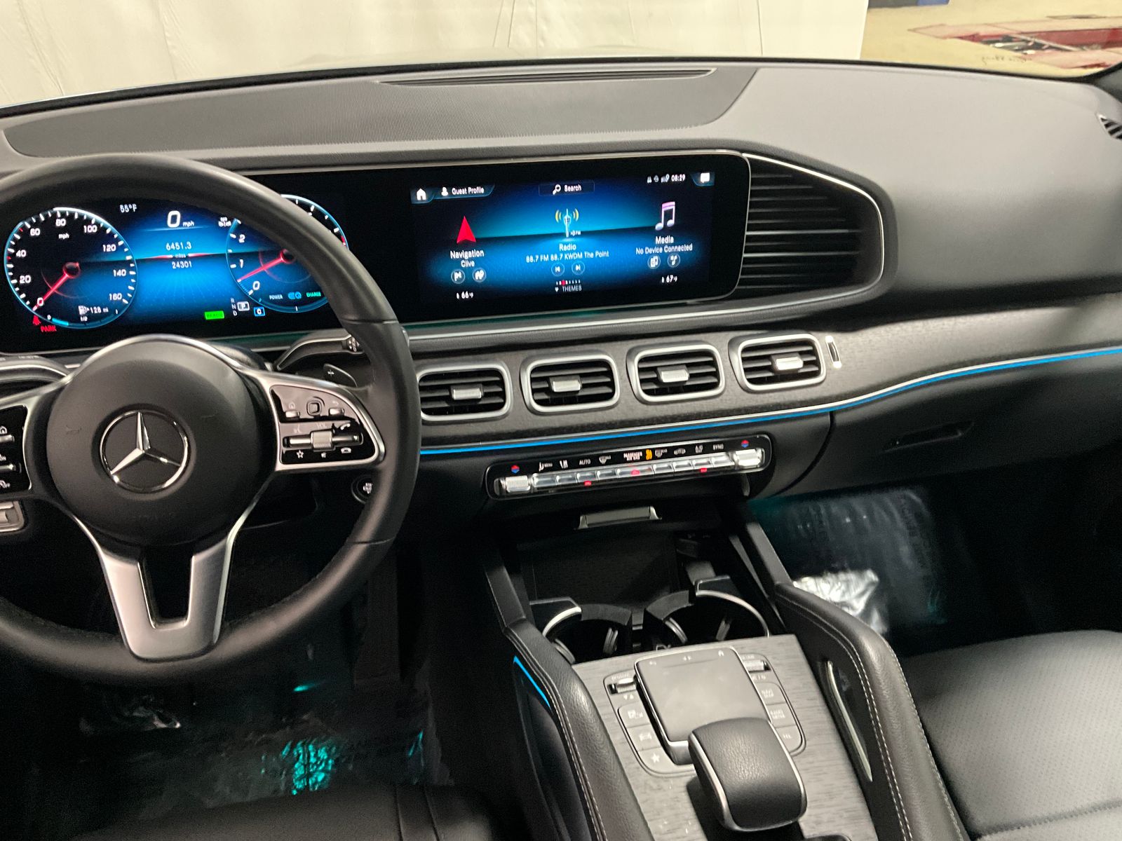 View vehicle photo 7