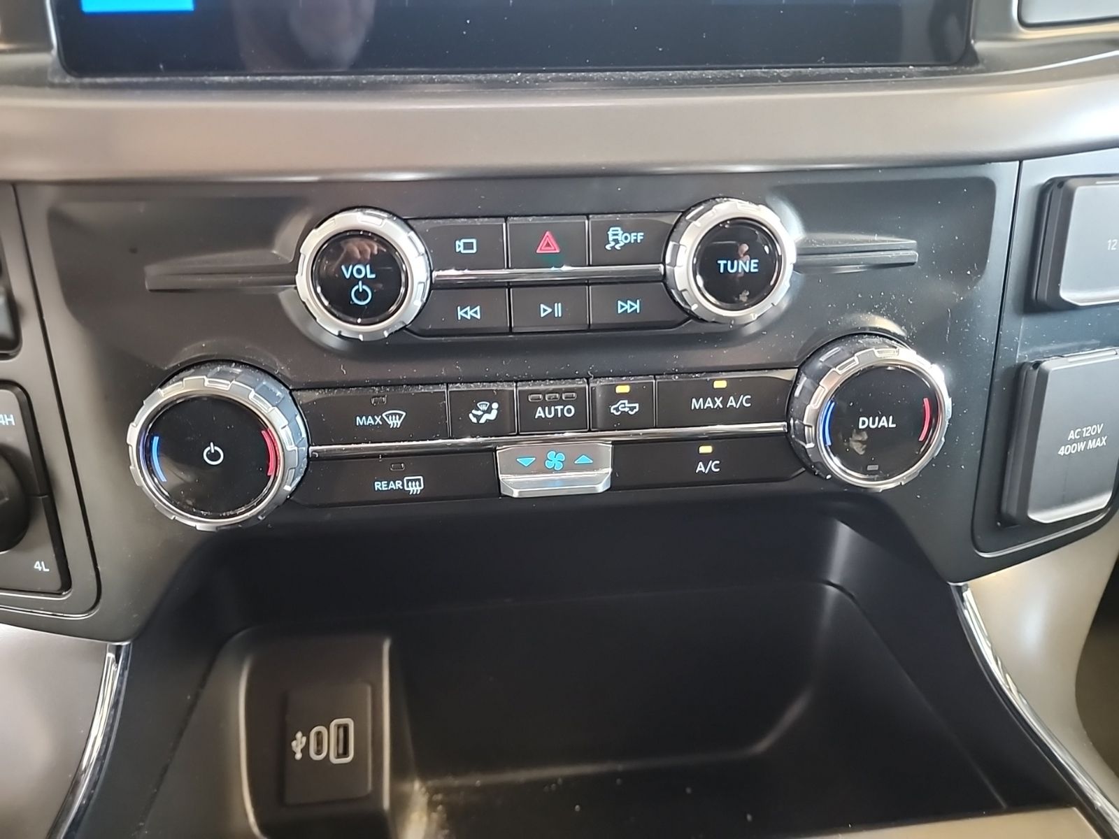 Used 2025 Oxford White Ford XLT image 21