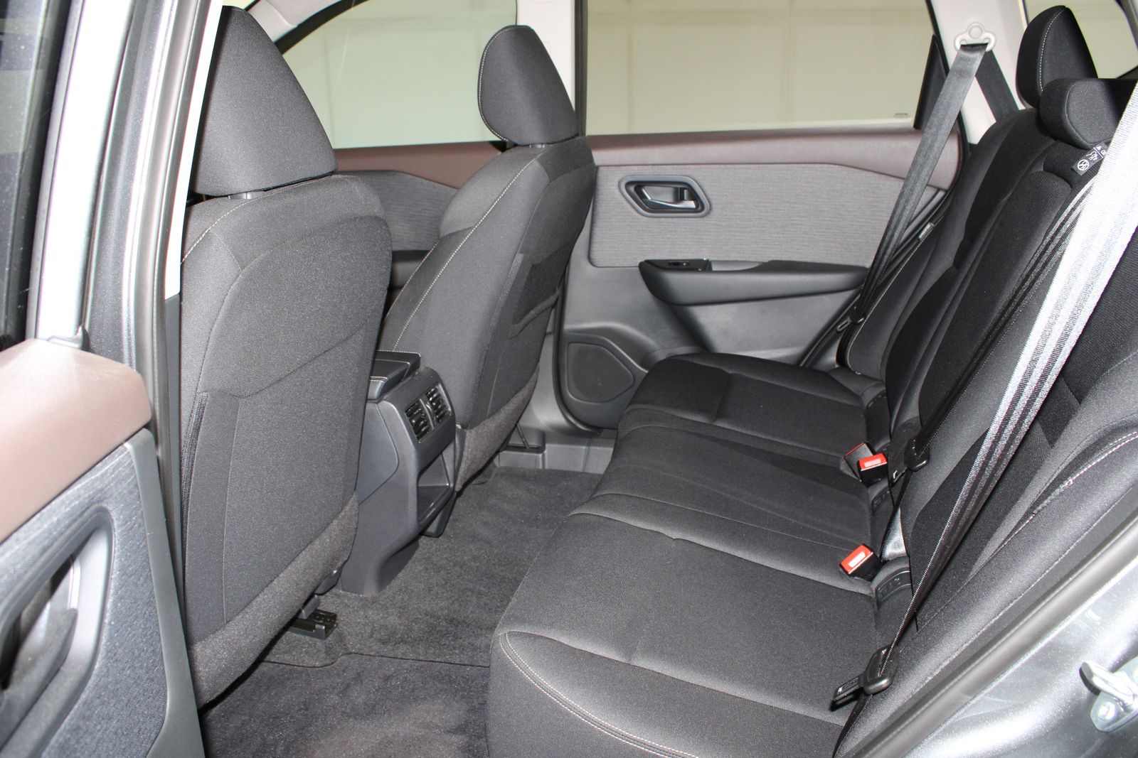Used 2023 Gray Nissan S image 5