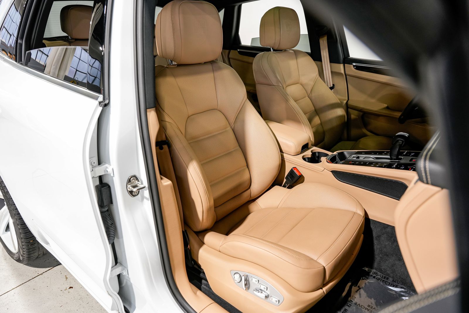2023 Porsche Macan S — photo 24