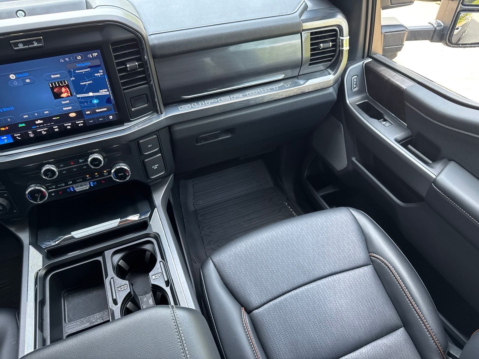 Certified Used 2025 Agate Black Metallic Ford Lariat image 27