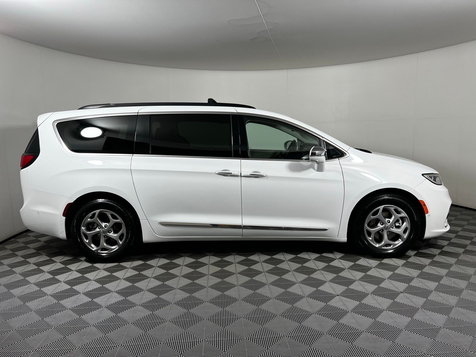 2022 Chrysler Pacifica Limited 4