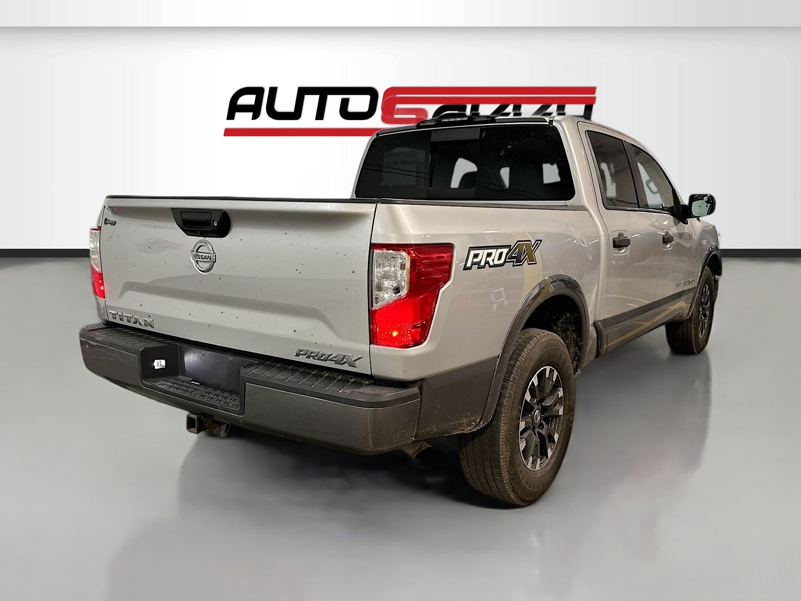 Used 2019 Silver Nissan PRO-4X image 7