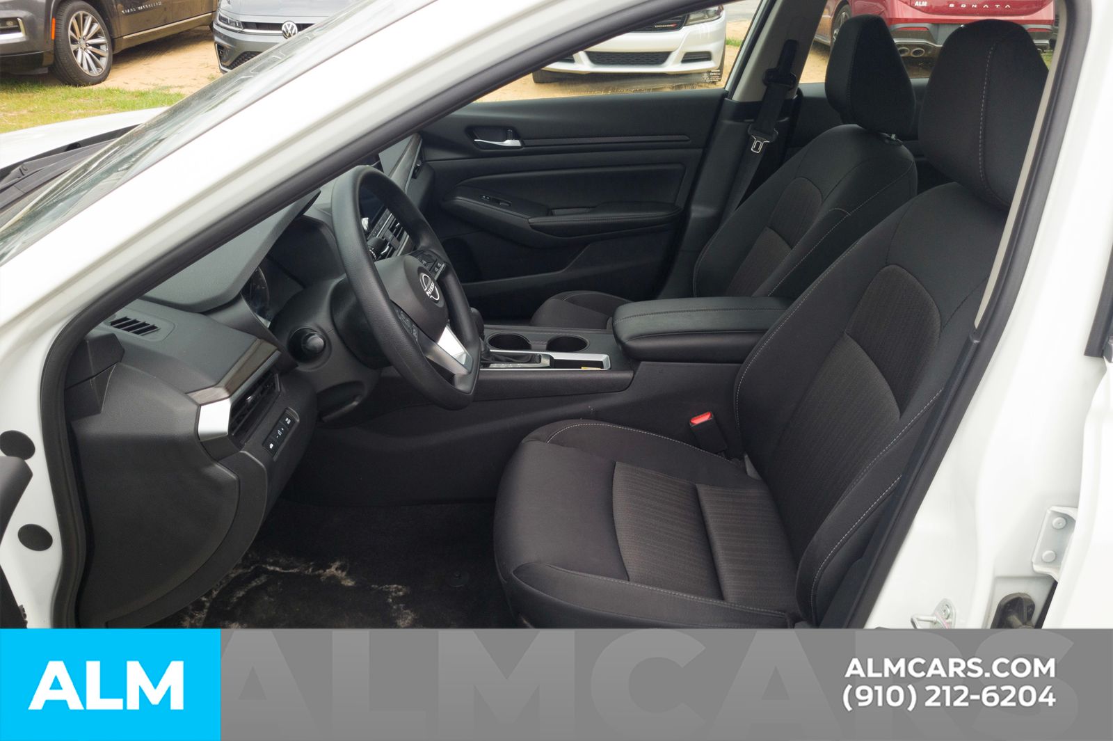 Used 2025 Glacier White Nissan 2.5 SV image 7