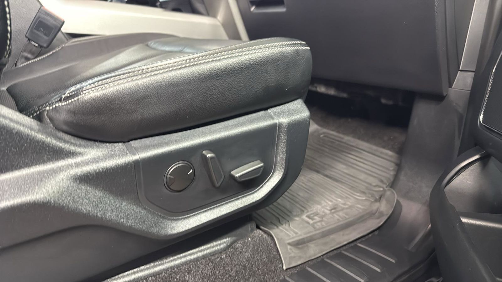 Used Car 2020 Ford F-150  Lariat For Sale Under $40,000 In Austin, Texas