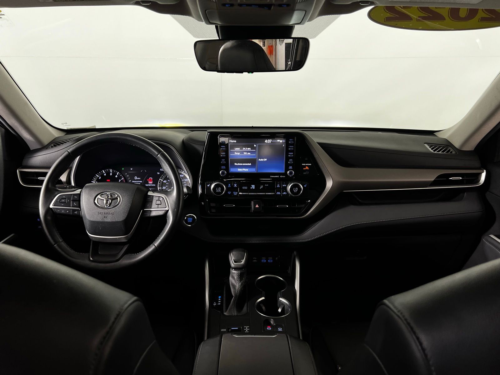 Thumbnail: 2022 Toyota Highlander - 27