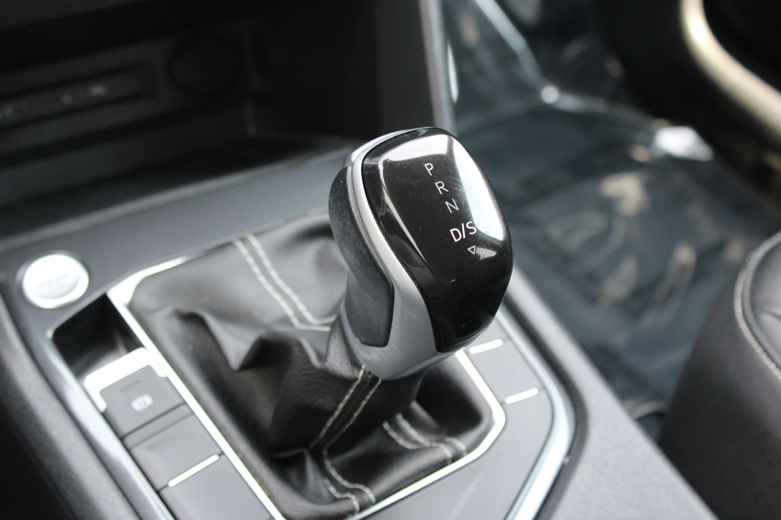 Used 2023 Black Volkswagen 2.0T SE image 19