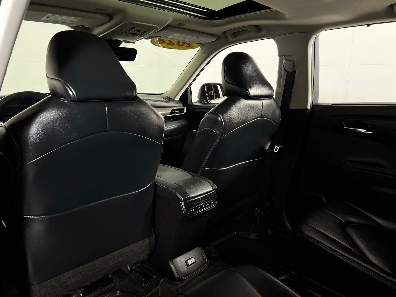 Thumbnail: 2024 Toyota Highlander - 22