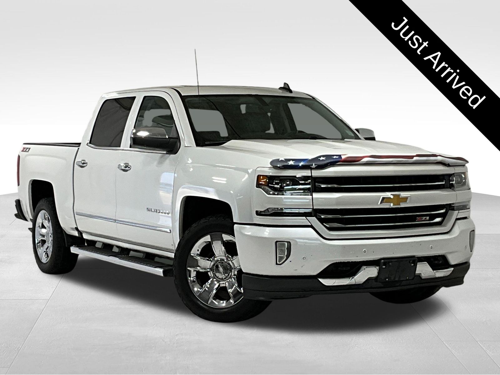 White (Iridescent Pearl Tricoat) 2017 Chevrolet Silverado 1500 Pickup Truck Four-Wheel Drive 8-Speed Automatic Overdrive