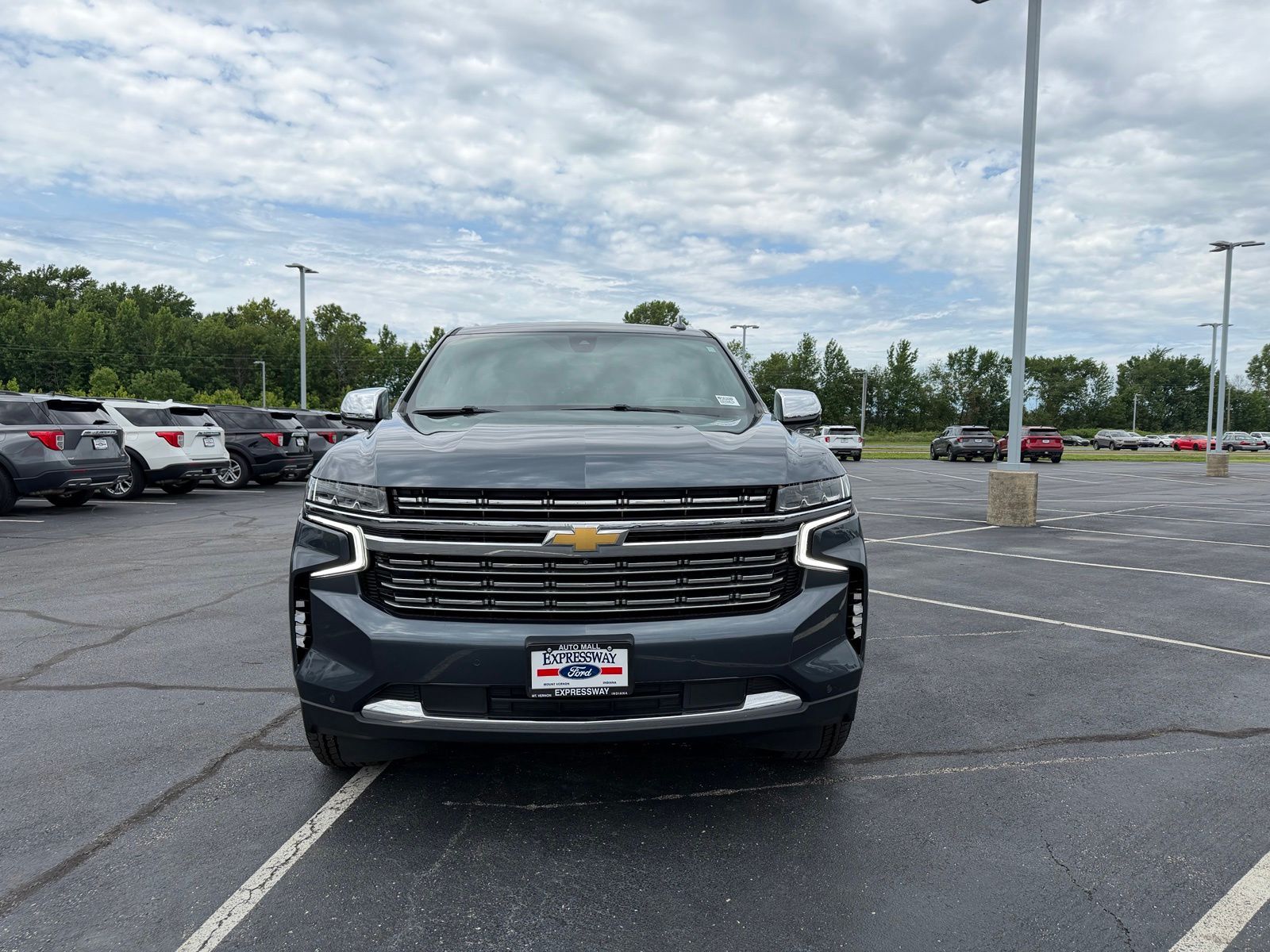 2021 Chevrolet Suburban image 3
