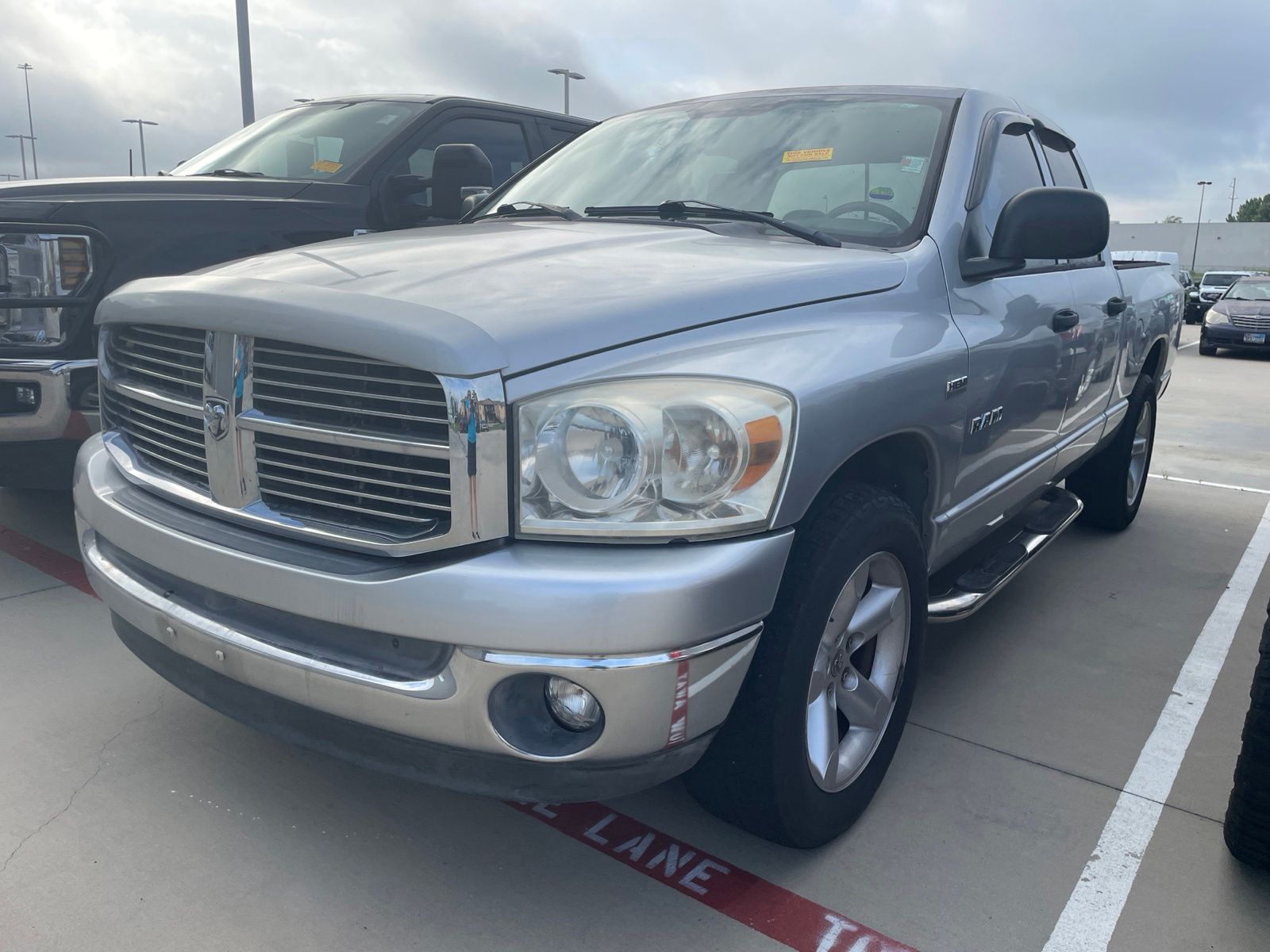 Bright Silver Metallic Clearcoat 2008 Dodge RAM 1500 Pickup Truck Rear-Wheel Drive 5-Speed Automatic