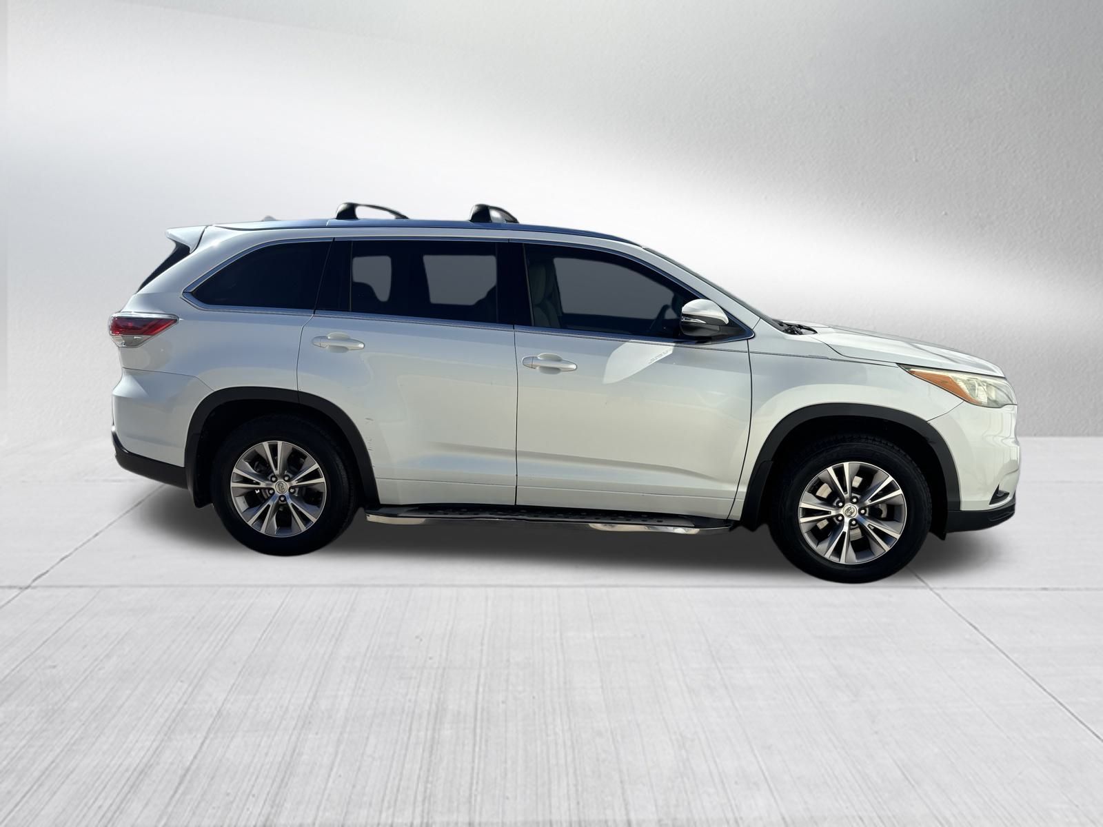 Used Car 2015 Toyota Highlander  Xle V6 For Sale Under $20,000 In Austin, Texas