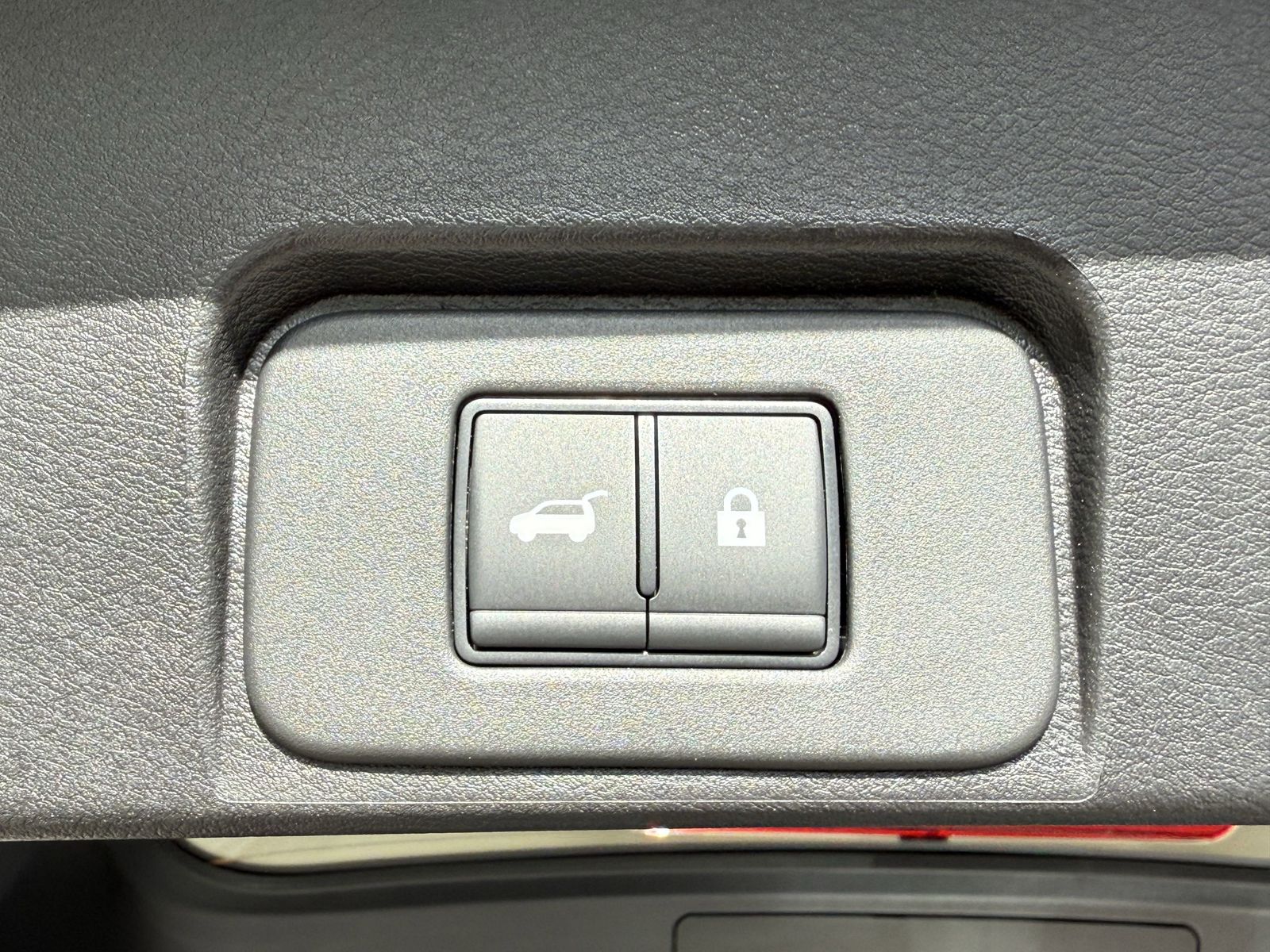 2025 Nissan Rogue SV photo 24