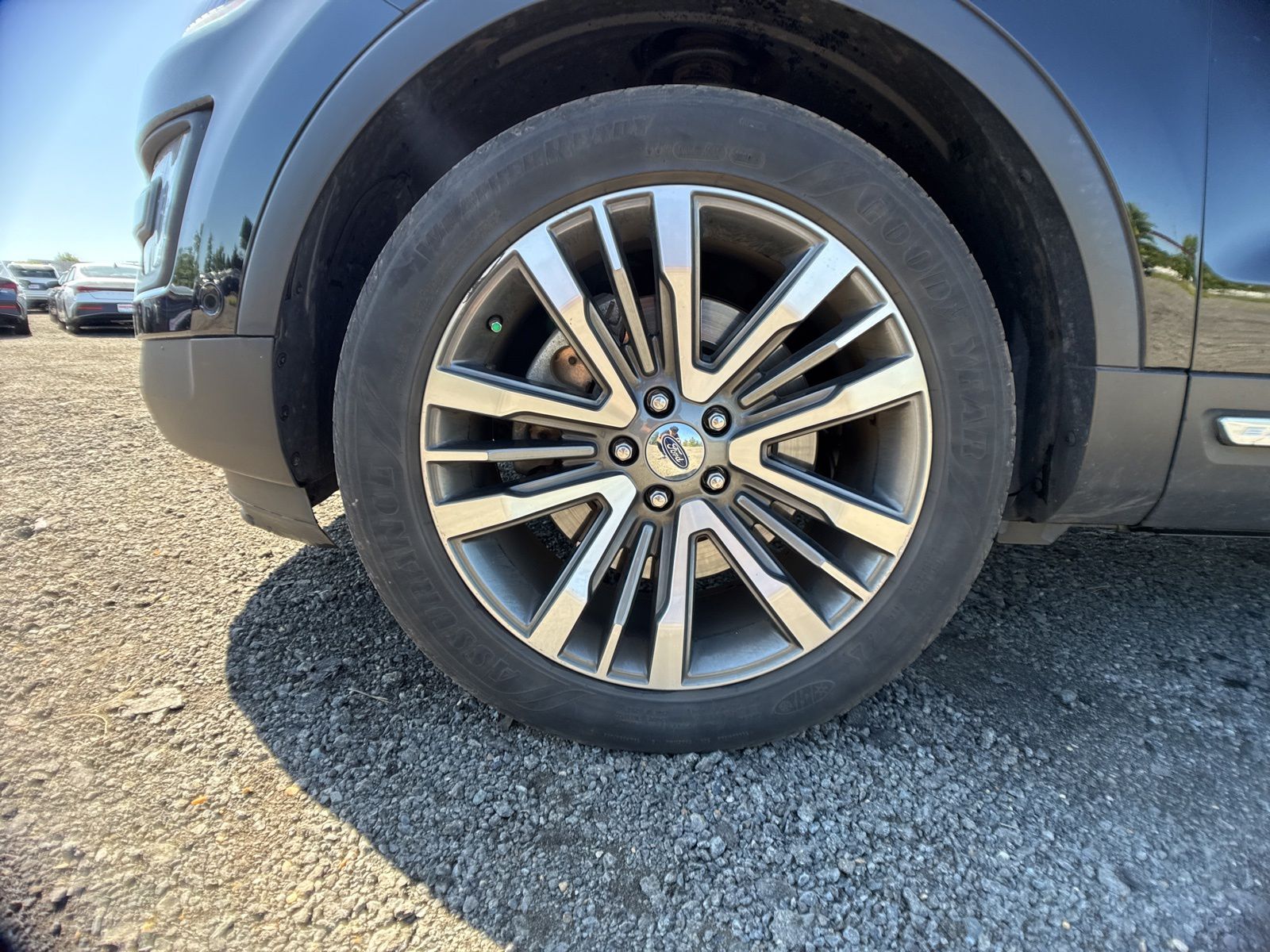 Used 2017 Shadow Black Ford Platinum image 25