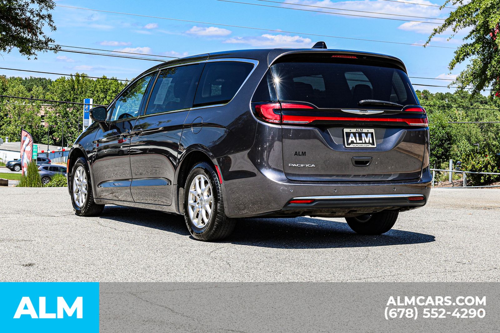 2023 Chrysler Pacifica Touring L photo 6
