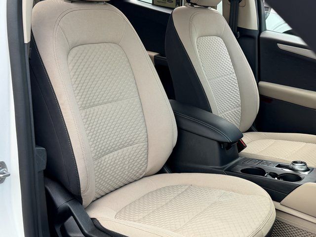 Certified Used 2020 Oxford White Ford SE image 30